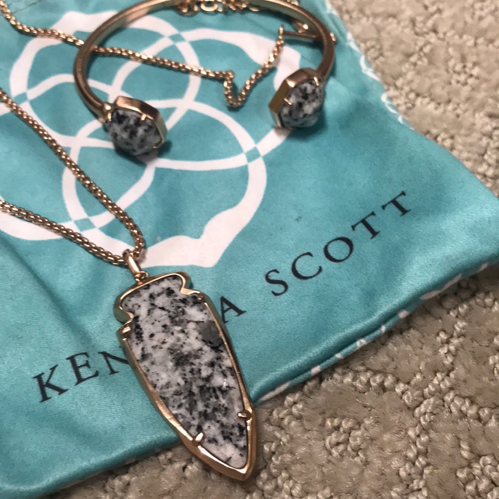 ✨SOLD✨Kendra Scott necklace and bracelet